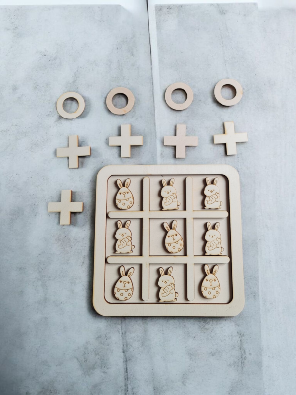 tic tac toe bois, jeu de société en bois, morpion personnalisé, jeu bois gravé suisse, jeu classique personnalisé, jeu enfant en bois, cadeau jeu personnalisé, morpion en bois personnalisé, jeu éducatif suisse, jeu bois prénom, cadeau original famille, jeu en bois artisanal, jeu gravé prénom, jeu de société personnalisé, cadeau enfant suisse, jeu tic tac toe personnalisé, jeu ludique bois, jeu en bois suisse, idée cadeau personnalisé jeu, morpion gravé suisse